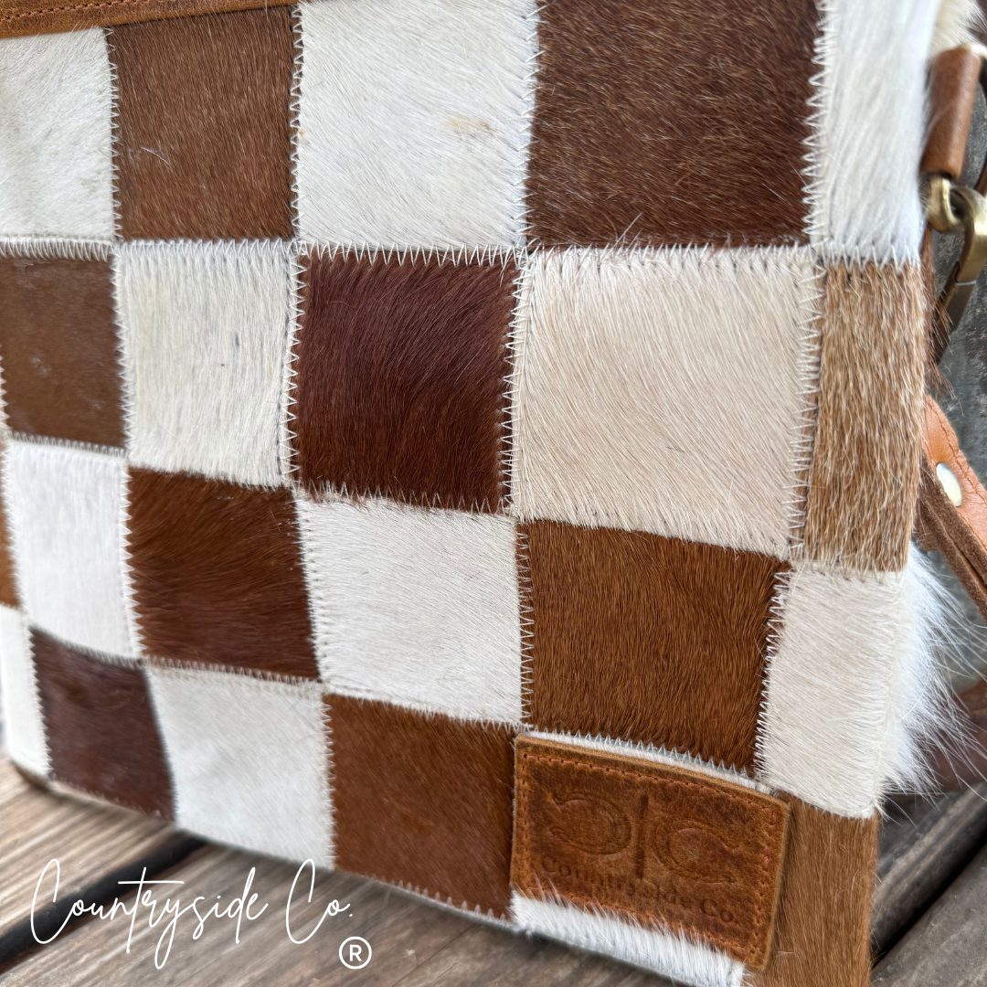 Checkered Cowhide Make Up Toiletry Bag Wristlet
